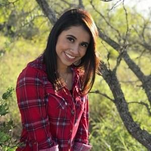 Meet your Posher, Lydia ramirez